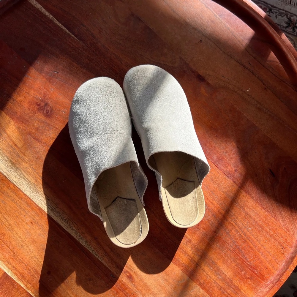 No. 6 'Contour Clog on Flat Base' in Chalk Suede